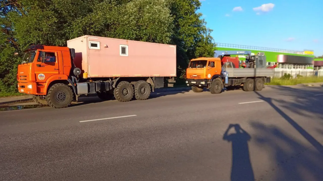 Коммунальщики Подмосковья восстанавливают дороги Дмитровского округа после дождя