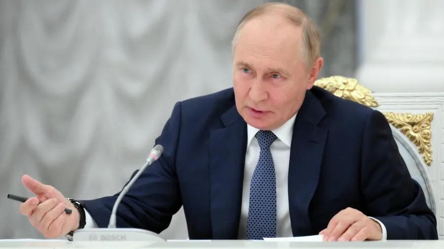Путин поручил правительству РФ заняться переездом госкомпаний в регионы