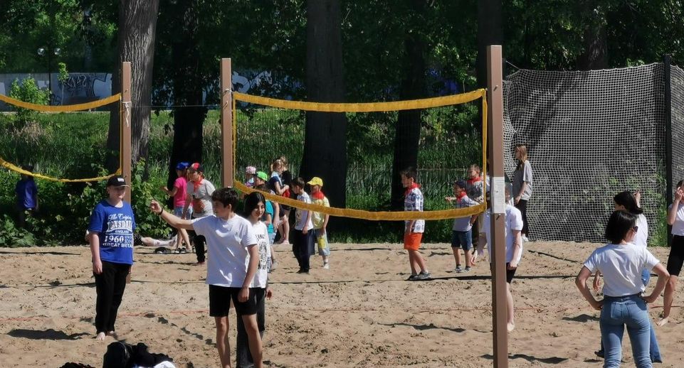 Площадку для пляжного волейбола оборудовали в парке «Сестрорецкий» в Клину