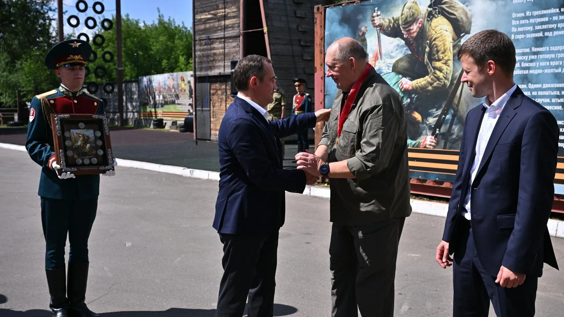 Председатель Мособлдумы Брынцалов поздравил Героя России Лысюка с юбилеем