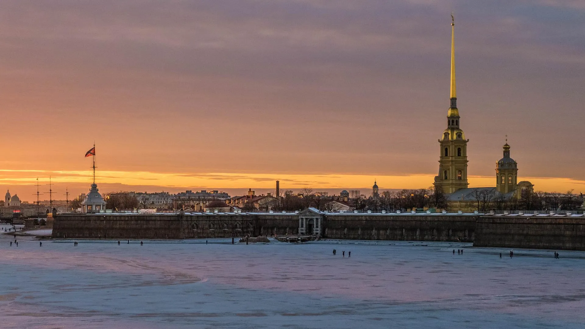 В Петербурге запретили выходить на лед водоемов до 15 апреля