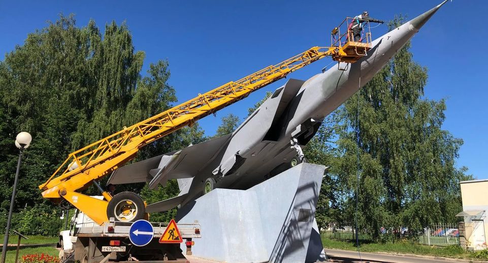 Памятник самолету МиГ-25 в Дубне реставрируют