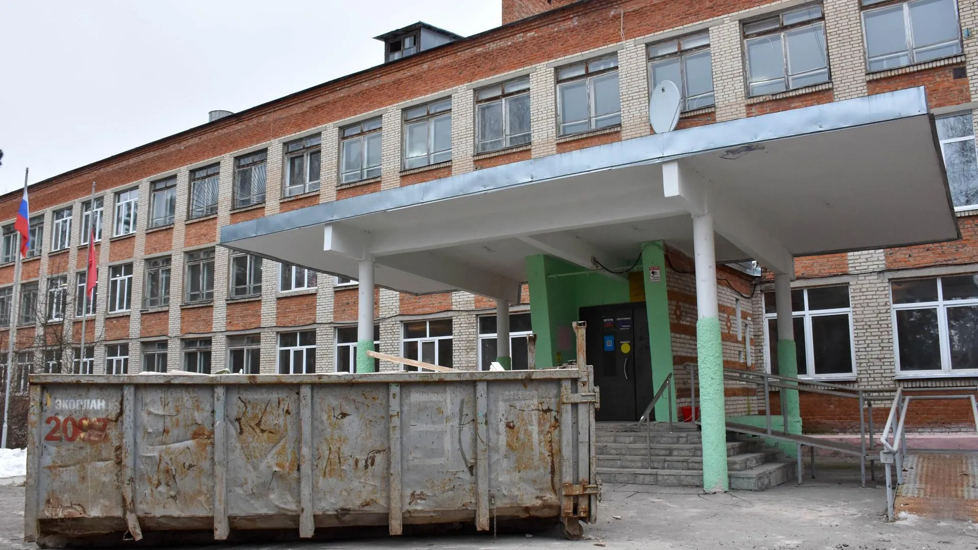 В одной из школ Красноармейска полным ходом идут ремонтные работы