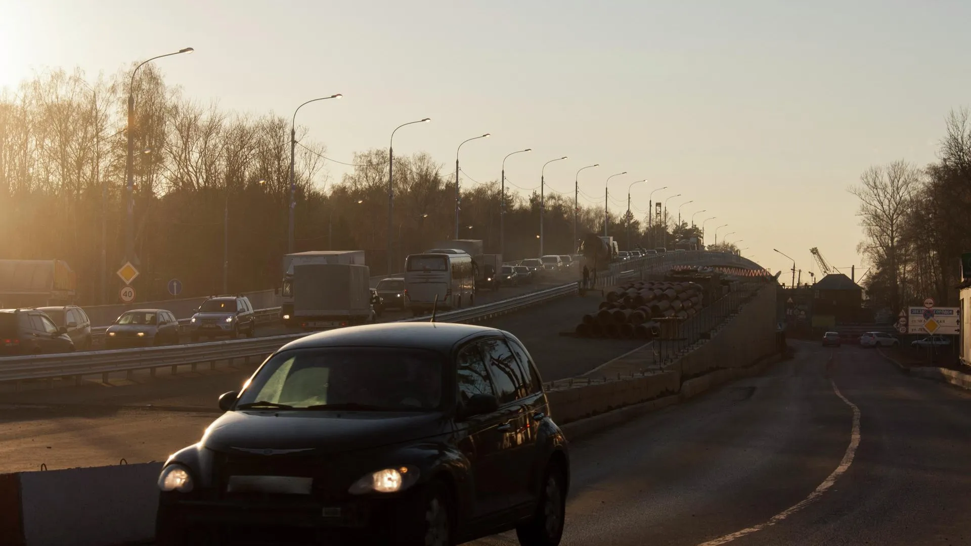 Водителей Москвы призывают пользоваться общественным транспортом из-за ветра  | РИАМО