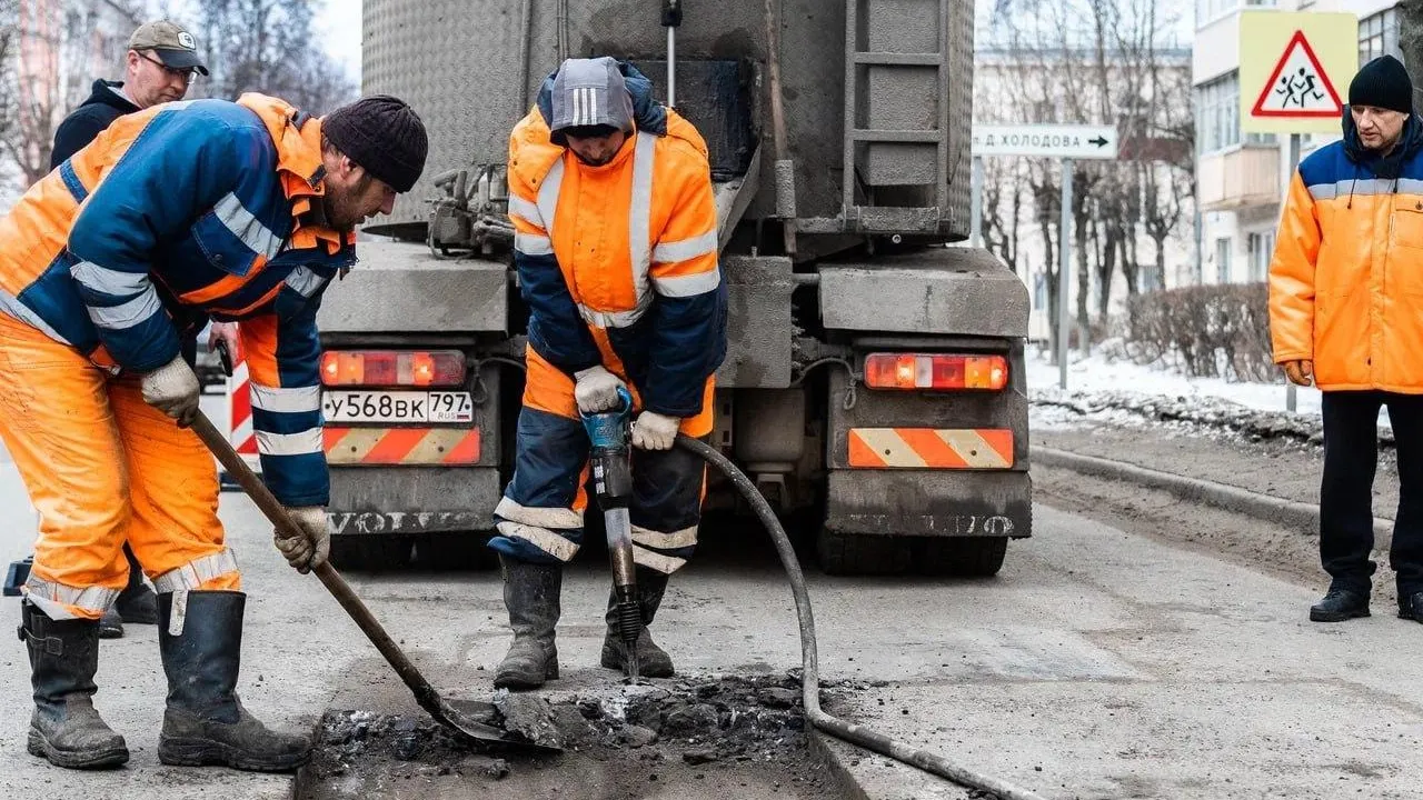 Более 18 тыс дефектов дорожного покрытия устранили в Подмосковье с начала года