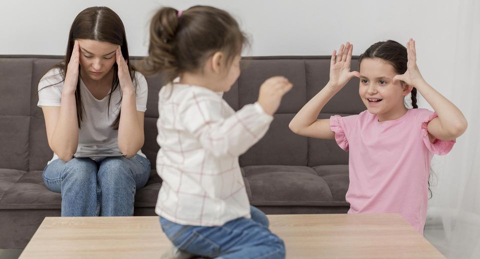 Семейный психолог рассказала, что скрывается за плохим поведением детей