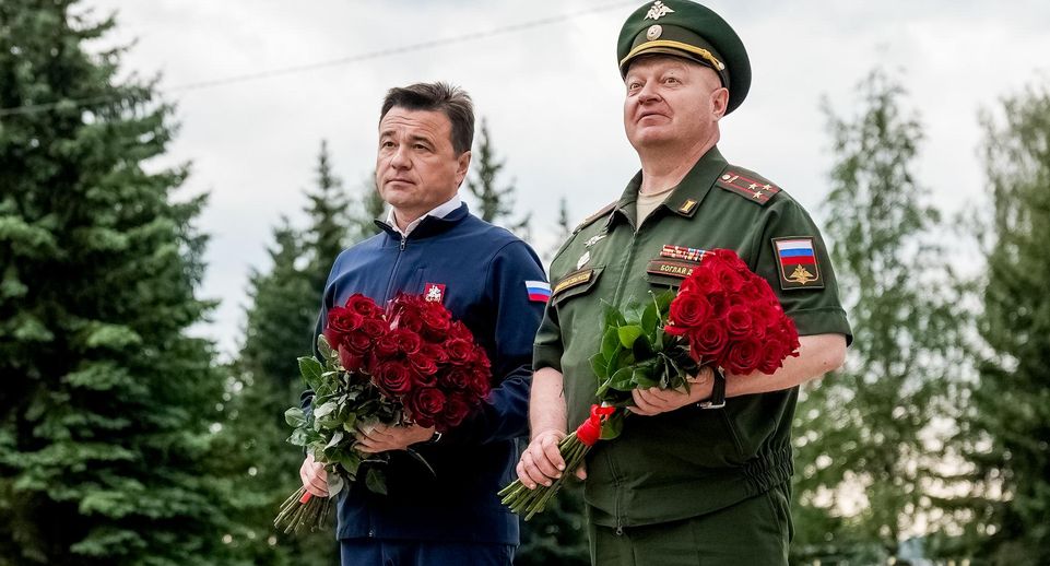 Воробьев возложил цветы к памятнику «Слава героев-танкистов» в Наро-Фоминске