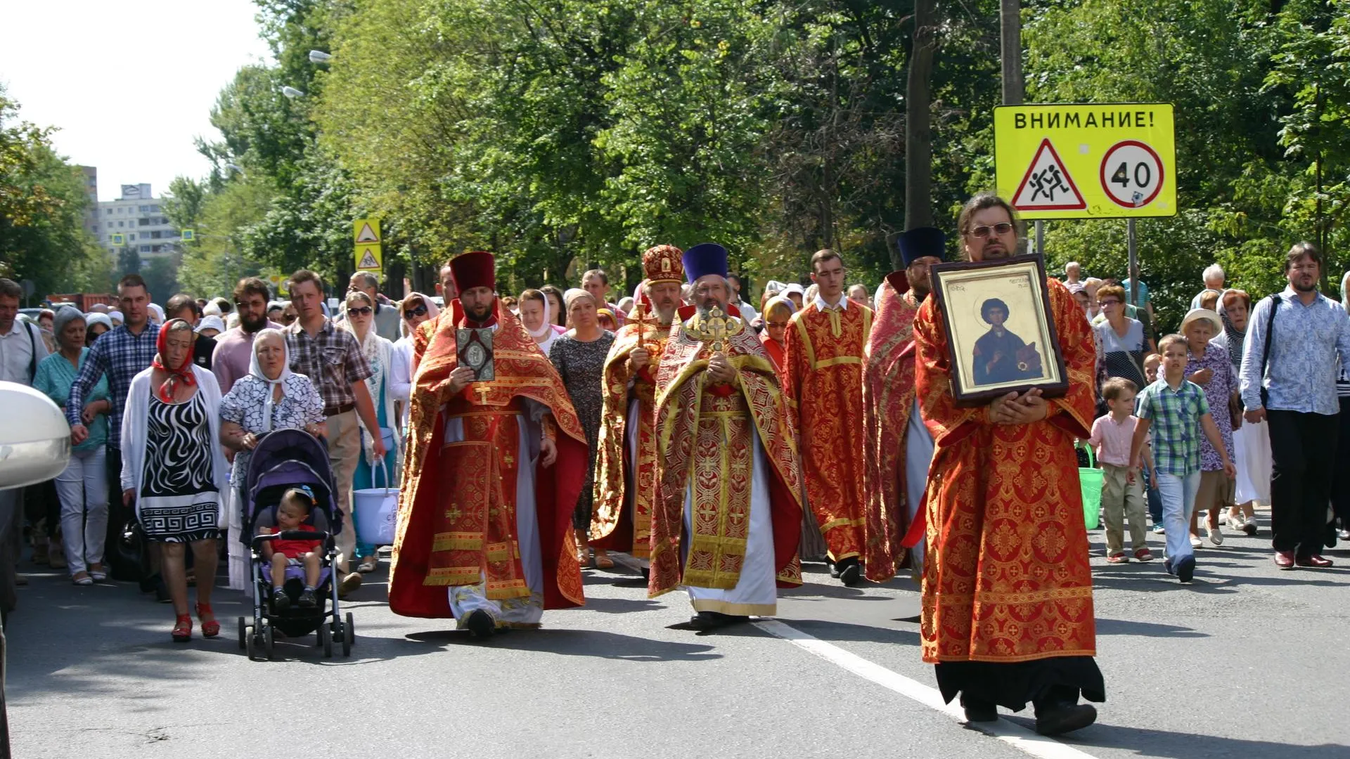 Делегация из Парижа приняла участие в праздновании Дня святого Пантелеймона во Фрязине