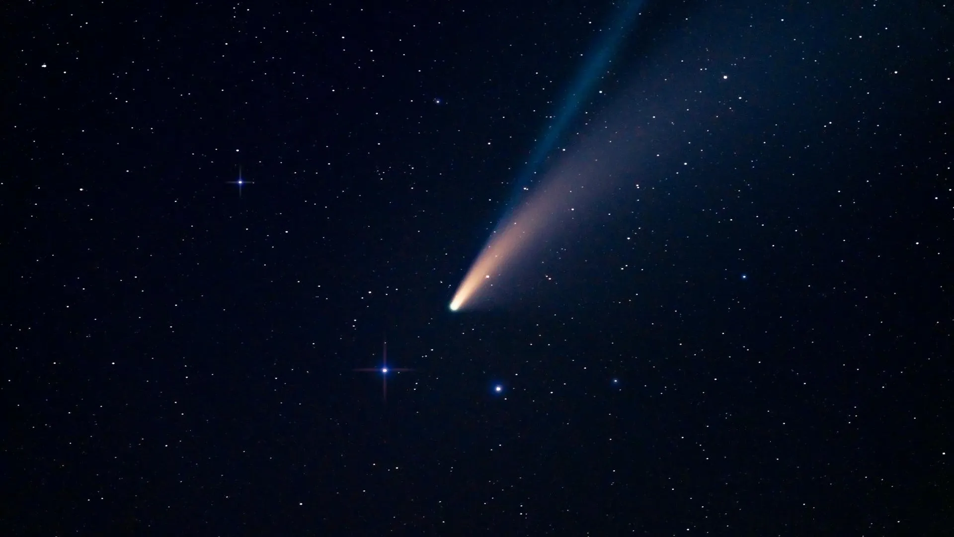Жители Дальнего Востока увидели пролетающую возле Земли комету Понса‑Брукса