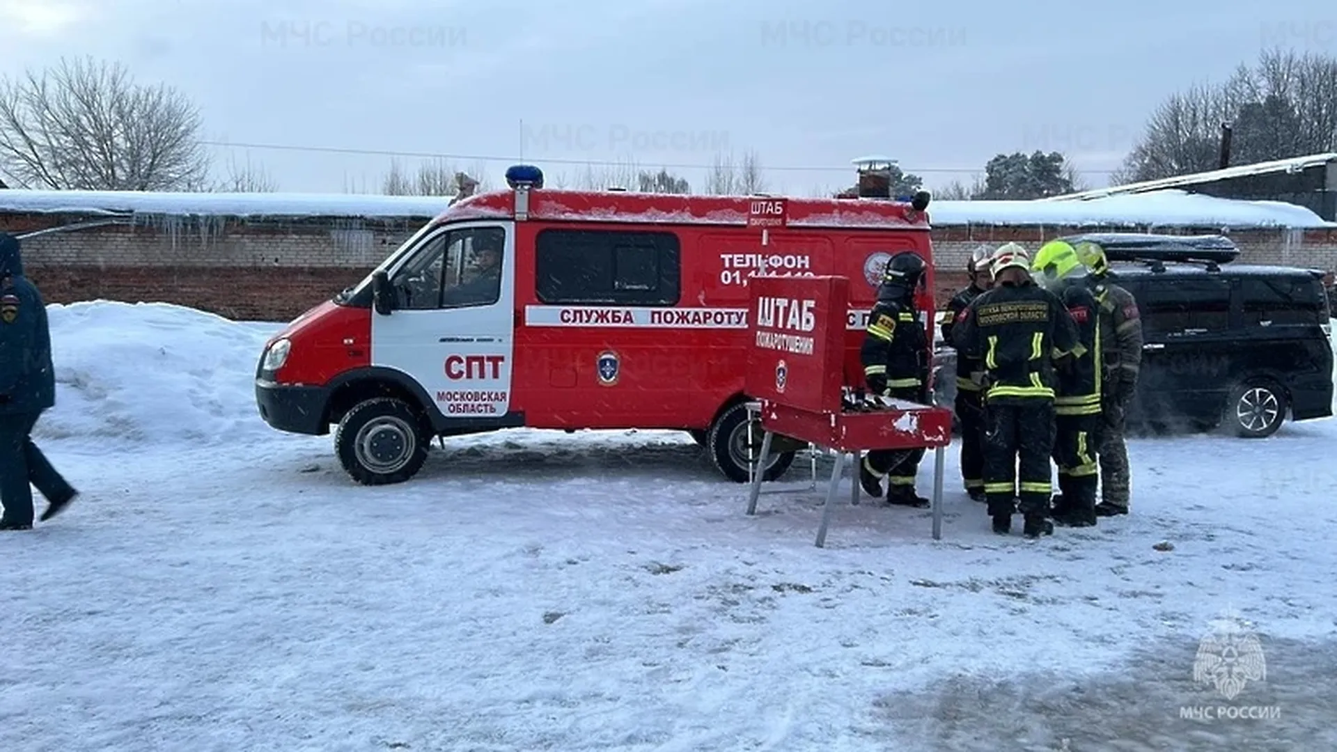 Пожарные локализовали пожар на складе в деревне Серково Подмосковья | РИАМО  в Балашихе