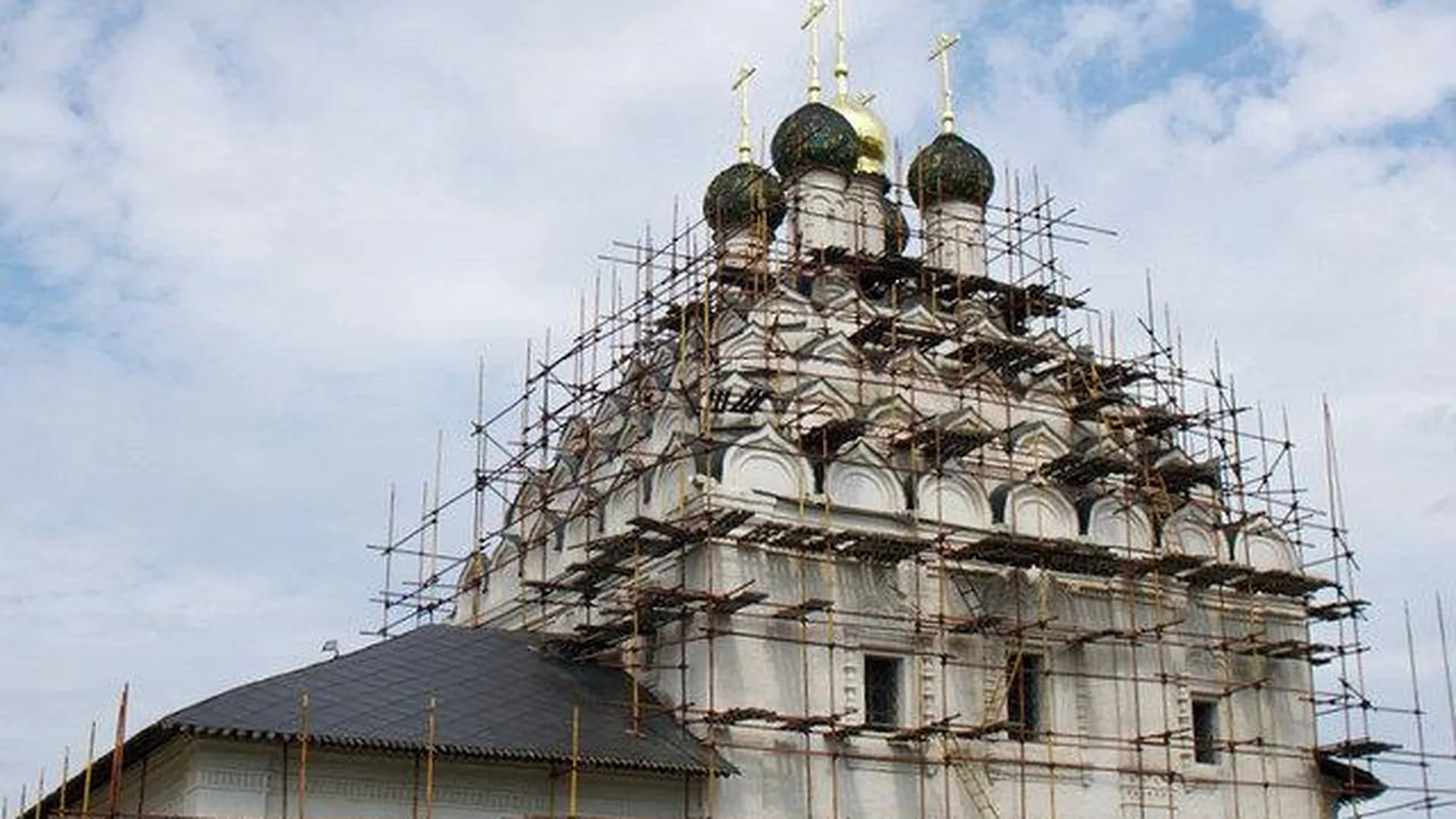 Митрополит Ювеналий рассказал, сколько храмов предстоит восстановить в Подмосковье