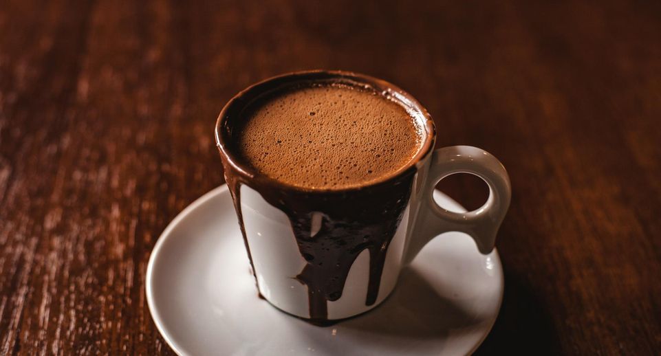 Диетолог Гинзбург: какао и пряности стимулируют выработку гормона радости