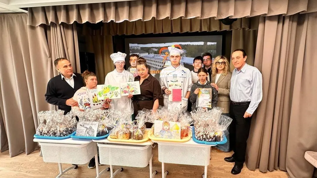 Школьники Одинцовского округа испекли куличи для бойцов СВО