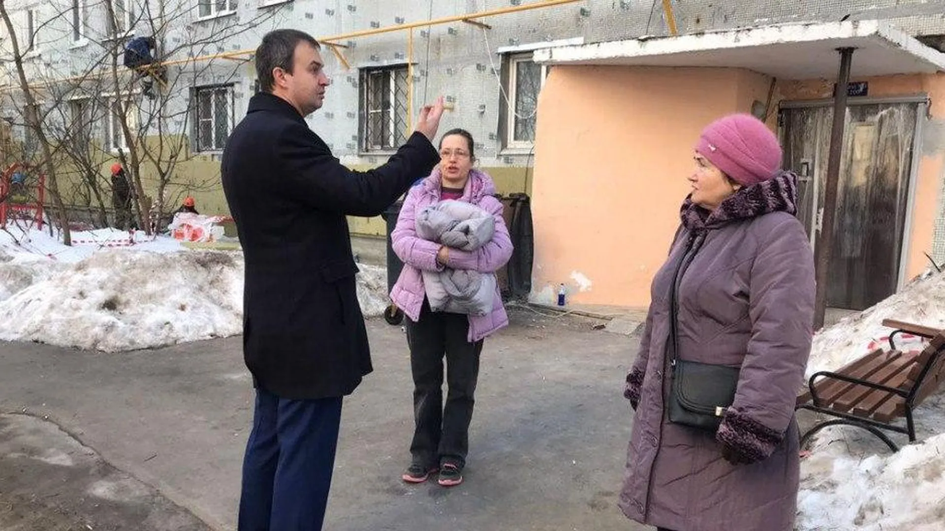 Депутат Ситников проверил капремонт жилого дома № 45 на ул Гоголя в Люберцах