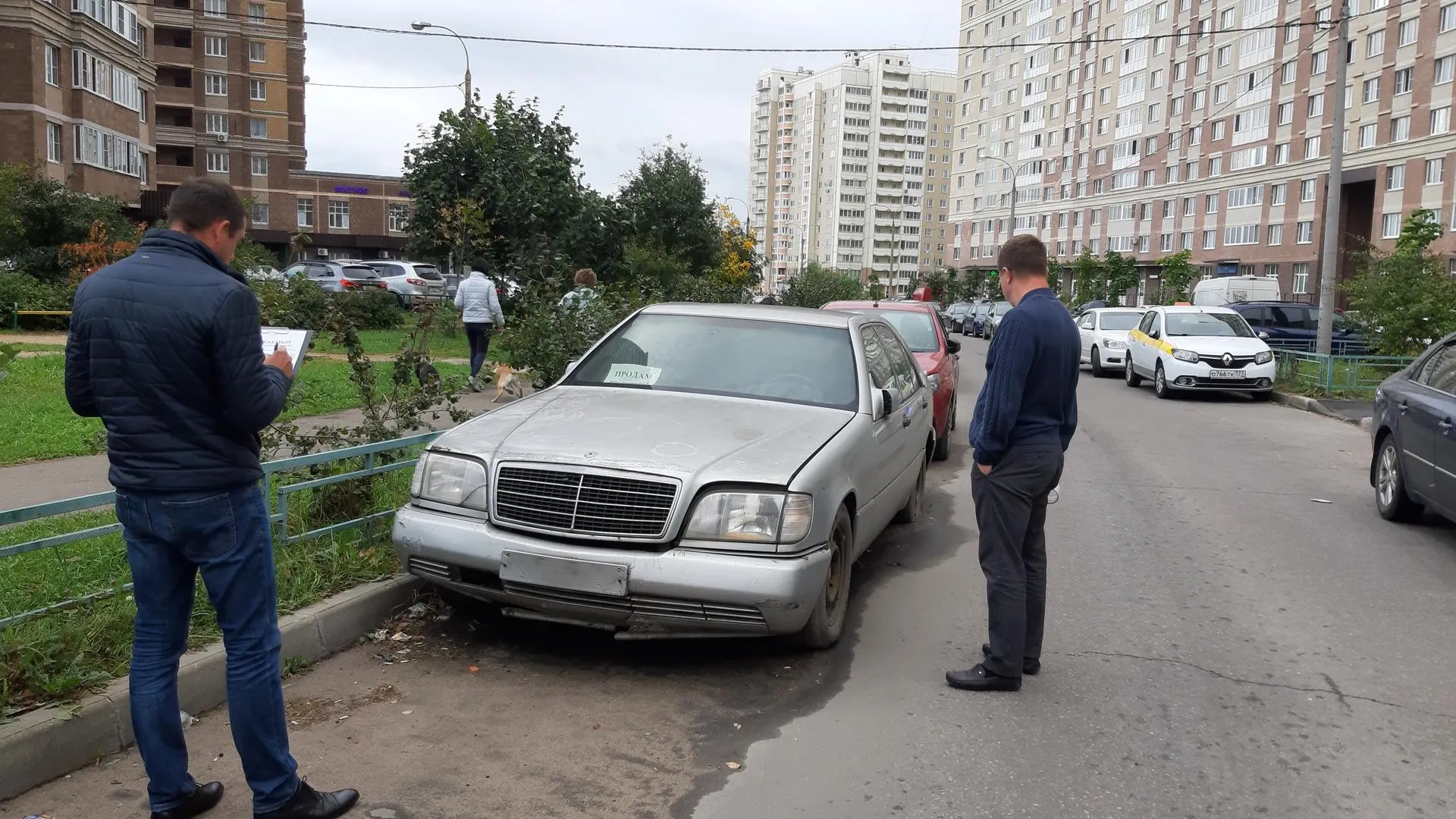 Два брошенных автомобиля выявили в микрорайоне Подольска в ходе рейда |  РИАМО