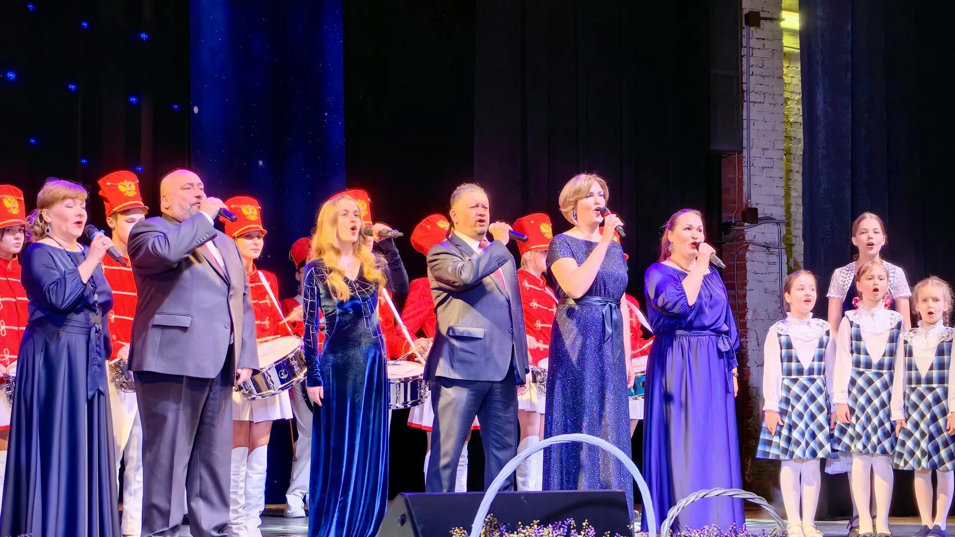Праздничный концерт в честь 90‑летия Гагарина прошел в Звездном городке