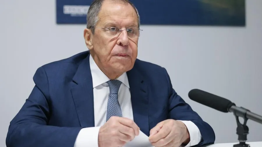 Лавров призвал избегать спекуляций относительно крушения самолета AZAL