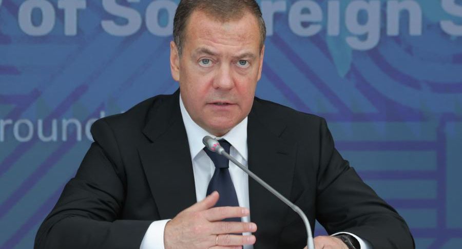 Зампред Совбеза РФ Медведев создал Telegram-канал на английском языке