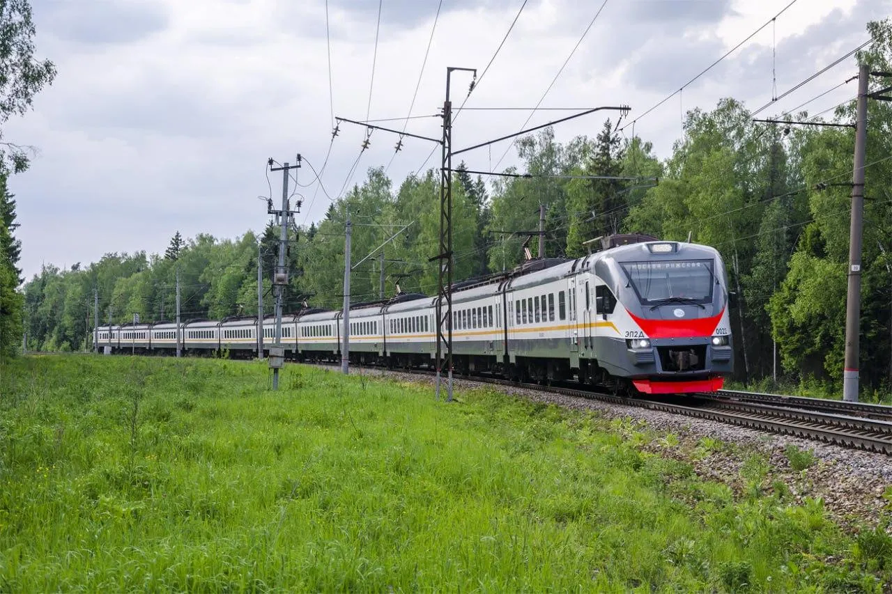 Подросток умер после удара током на крыше электрички в Подмосковье | РИАМО