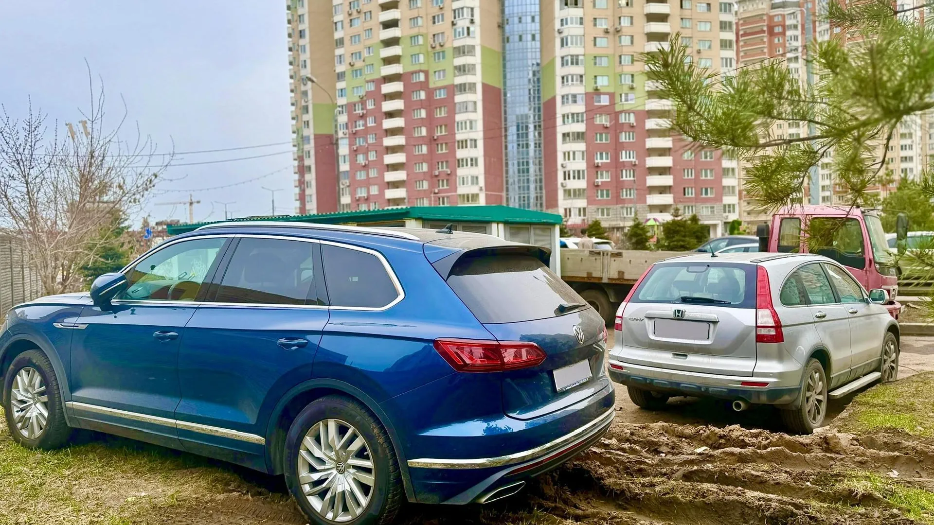 70 случаев неправильной парковки во дворах зафиксировано в Подмосковье за апрель