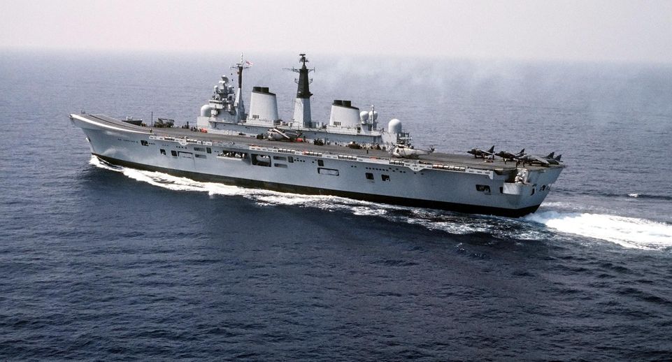 Британские ВМС сообщили о повреждении судна у берегов Йемена при нападении