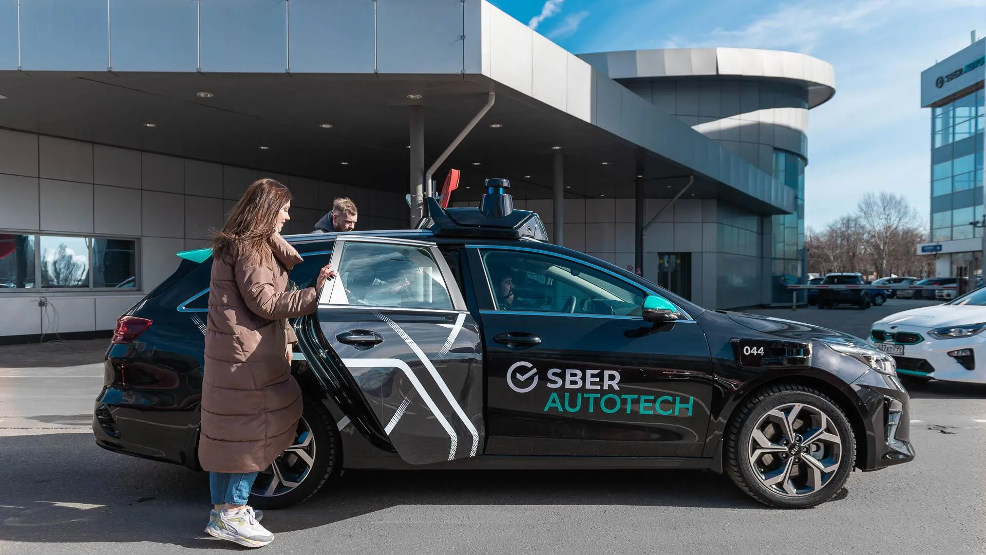 Беспилотные автомобили SberAutoTech начали возить пассажиров в Москве |  РИАМО