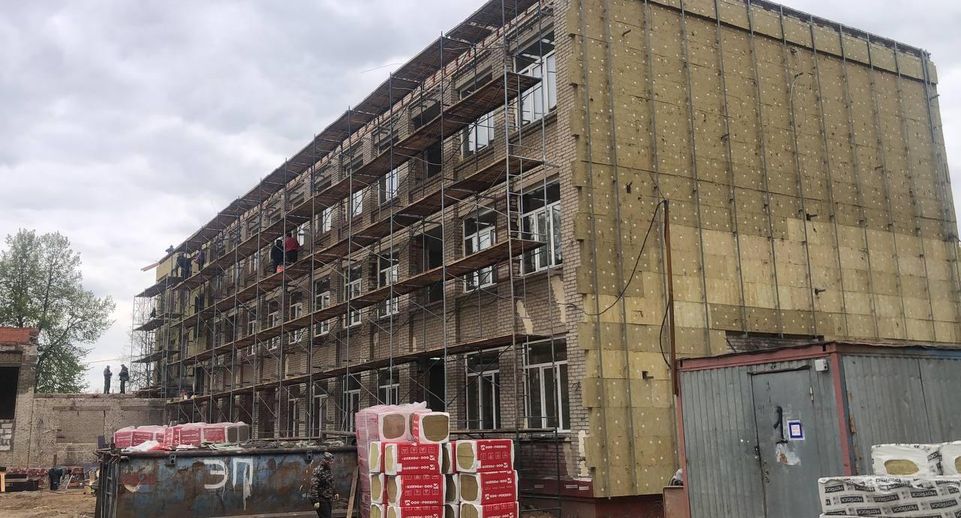 Завершаются демонтажные работы в Правдинской школе в Пушкине