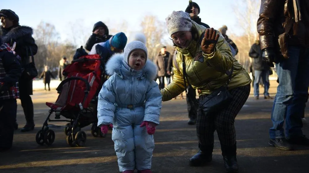 Около 500 человек посетили праздничную программу ко Дню матери в поселке Подольска