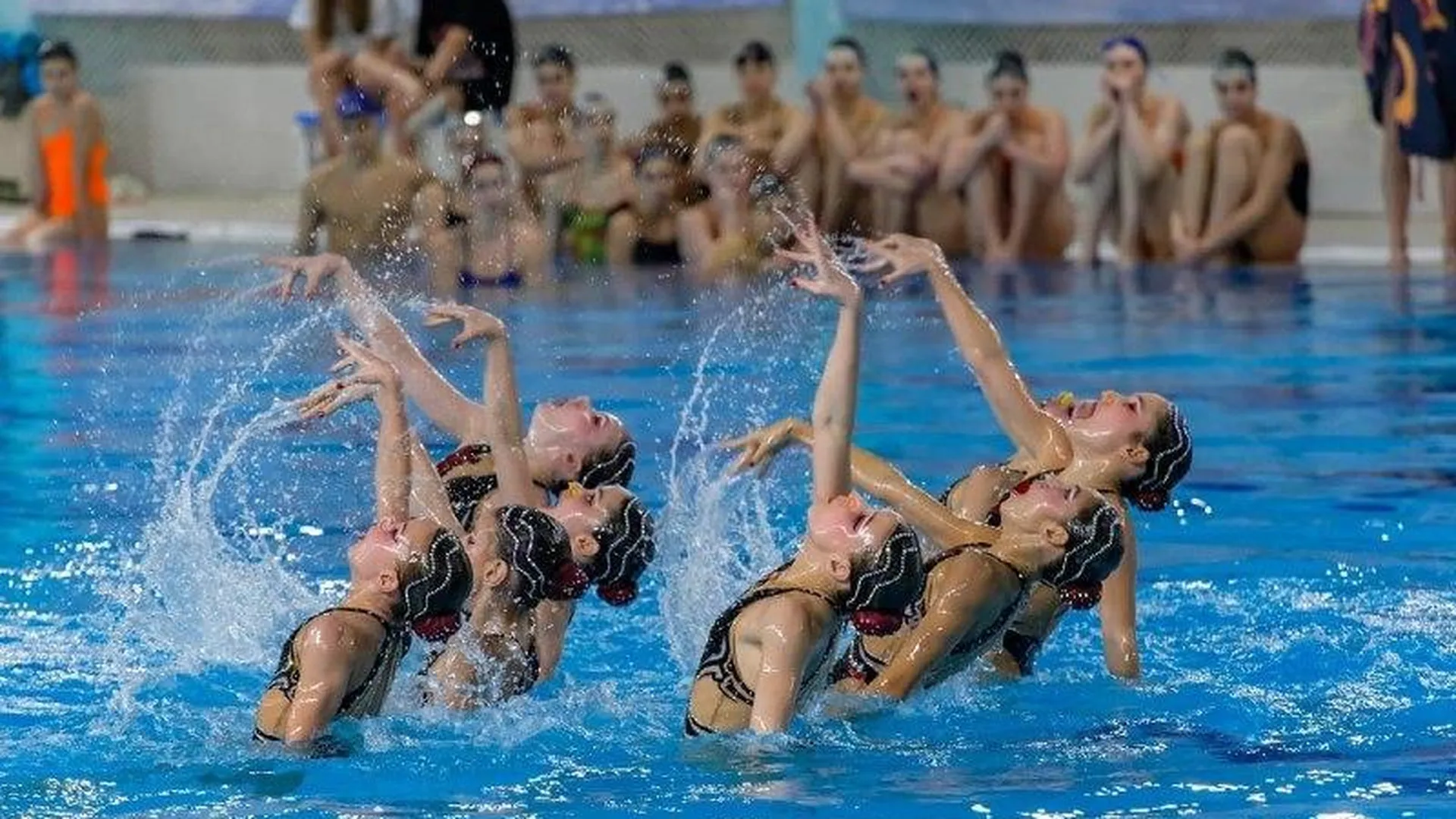 Более 300 спортсменов примут участие в турнире по синхронному плаванию в Чехове