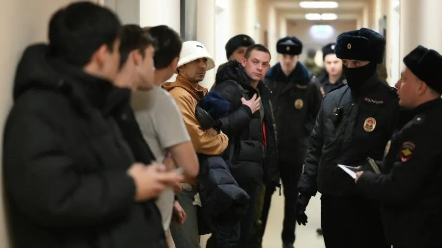 «Осушить болото»: ЛДПР предлагает выдворять из РФ семьи мигрантов за криминал
