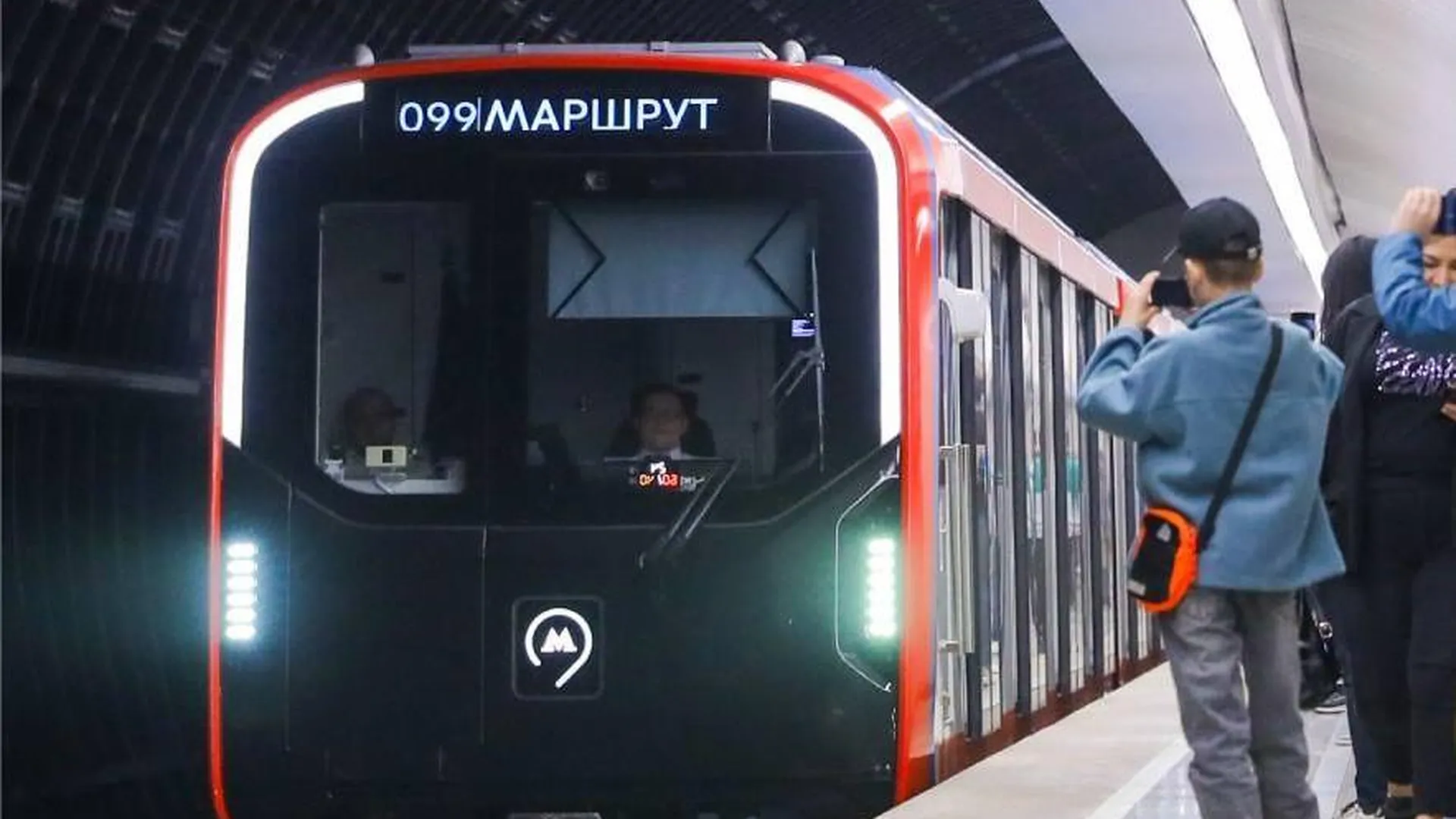 В московском метро на БКЛ стартовал парад поездов