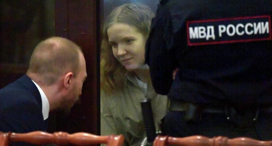 Дарья Трепова* впервые извинилась перед вдовой погибшего при теракте Татарского