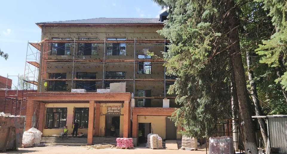 Капитальный ремонт школы № 22 в Королеве выполнен на 50%