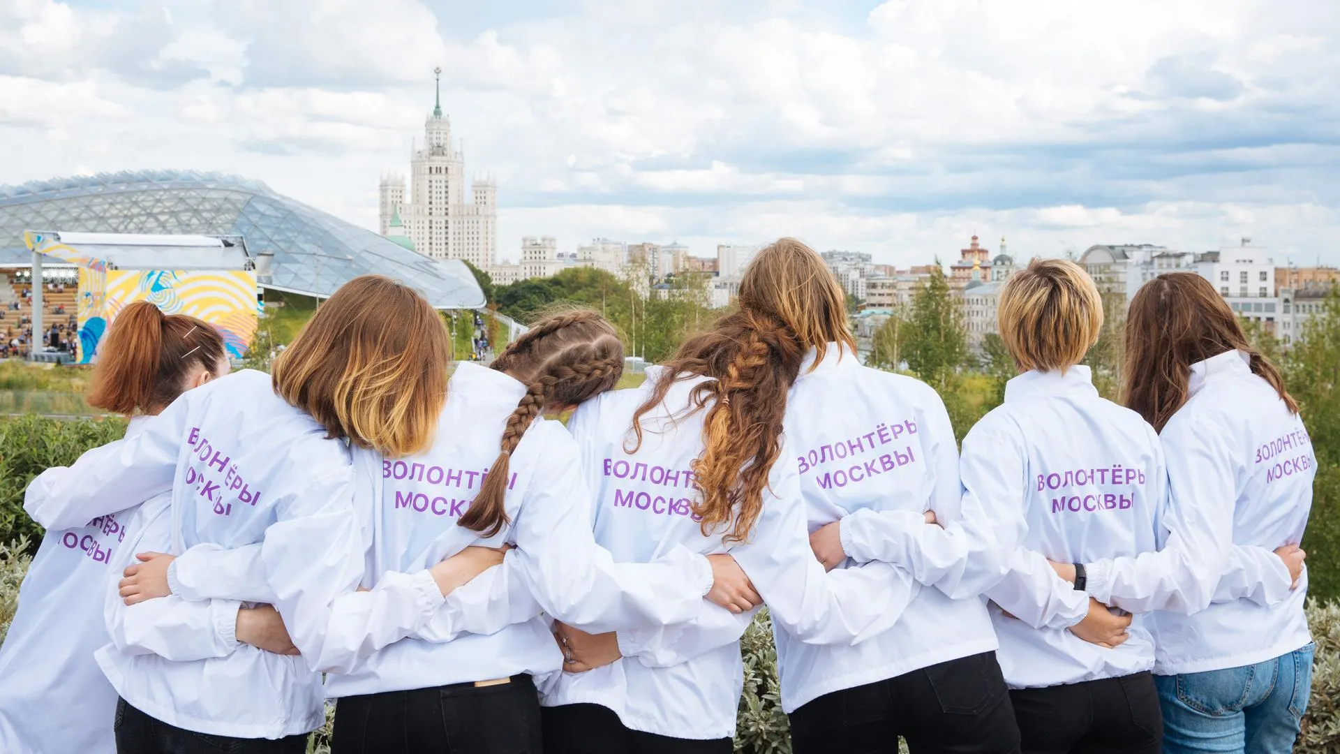 С начала года к волонтерскому движению Москвы присоединились 10 тыс человек