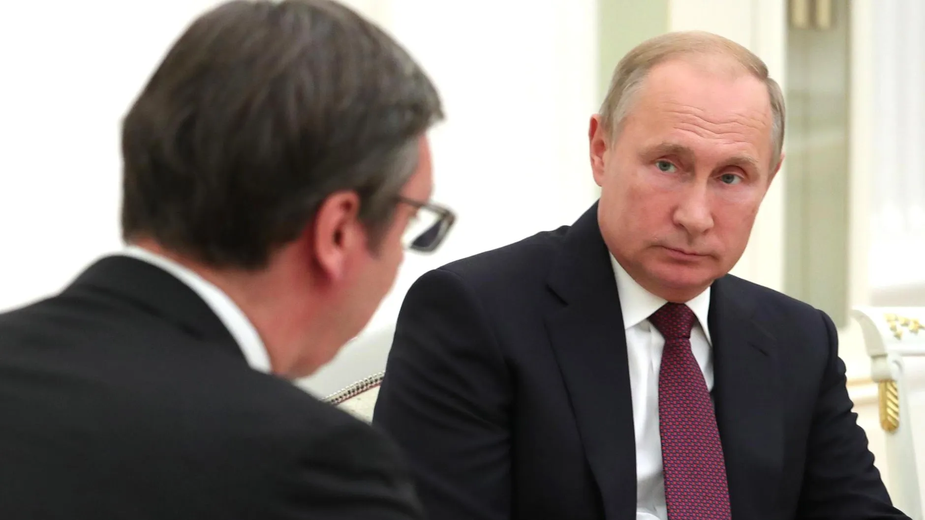 Сербия объяснила благими целями обрыв связи со стороны Путина