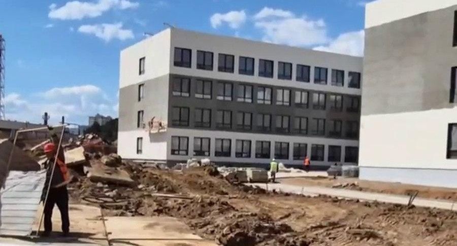 В Одинцовском округе продолжается строительство школы на 600 мест в Заречье