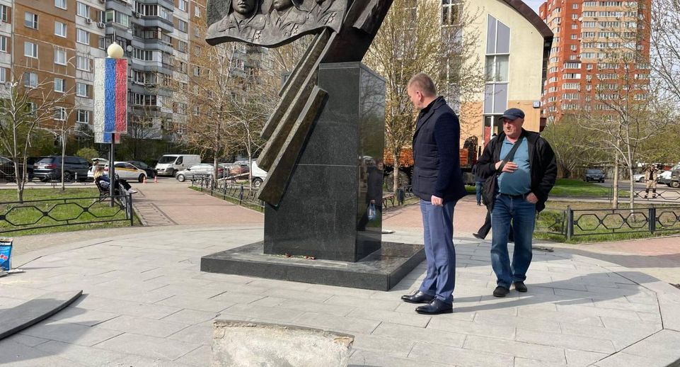 Депутат Мособлдумы Дениско проверил состояние двух памятных мест в Люберцах