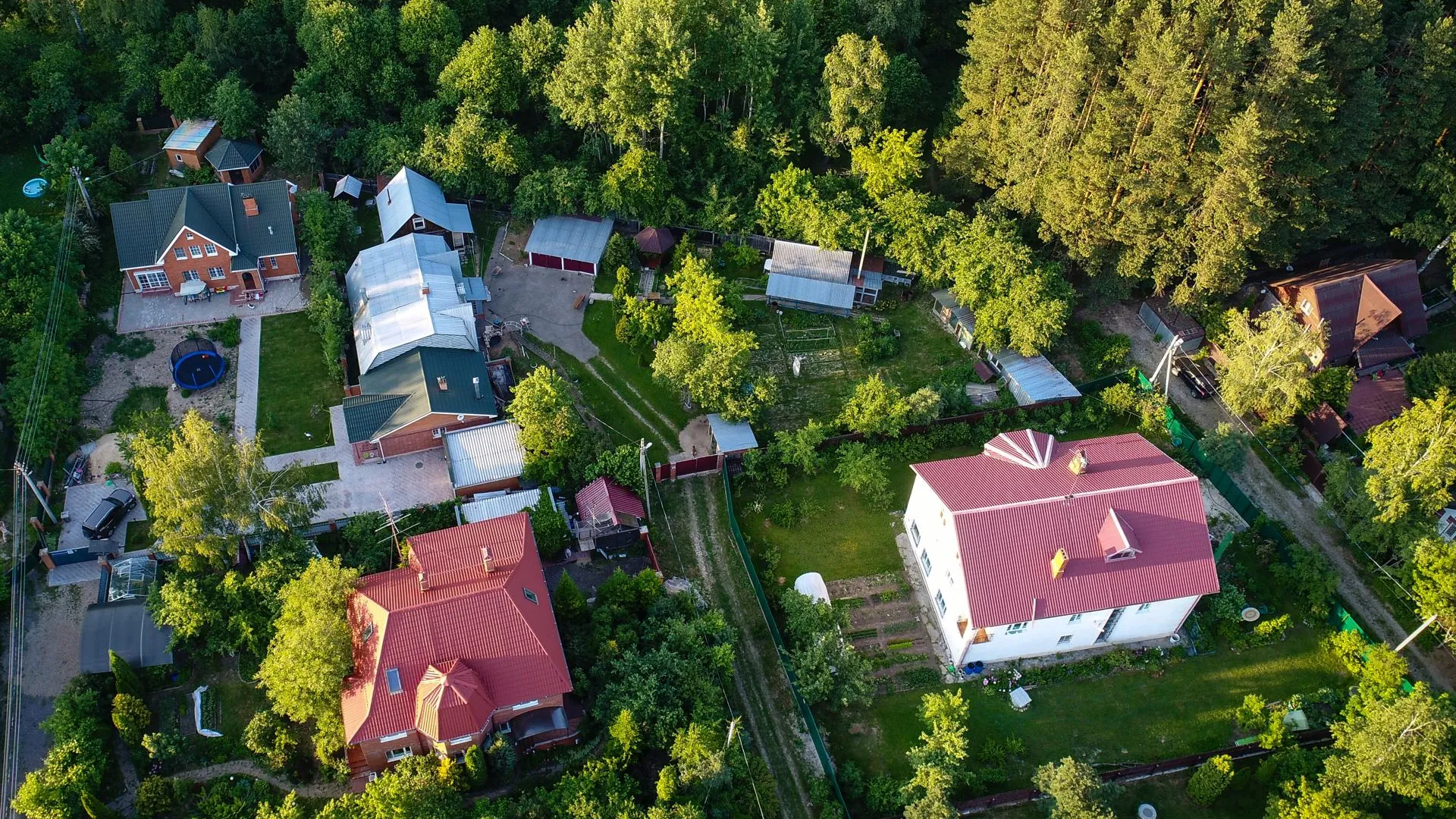 Недорогие загородные дома в Подмосковье: где чаще всего покупают и что происходит на рынке