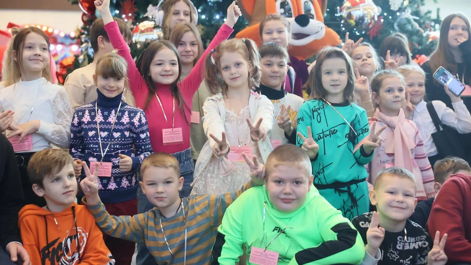 Губернаторская новогодняя елка прошла для 12 тысяч детей участников СВО из Подмосковья