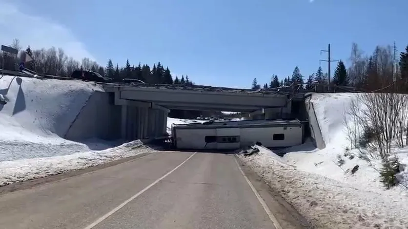 Опубликовано видео с места падения автобуса в Подмосковье