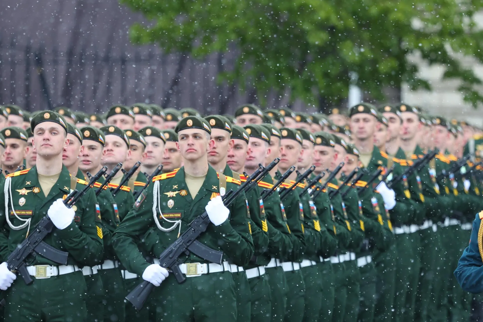 Военнослужащие парадных расчетов на военном параде на Красной площади в честь 79-летия Победы в Великой Отечественной войне.