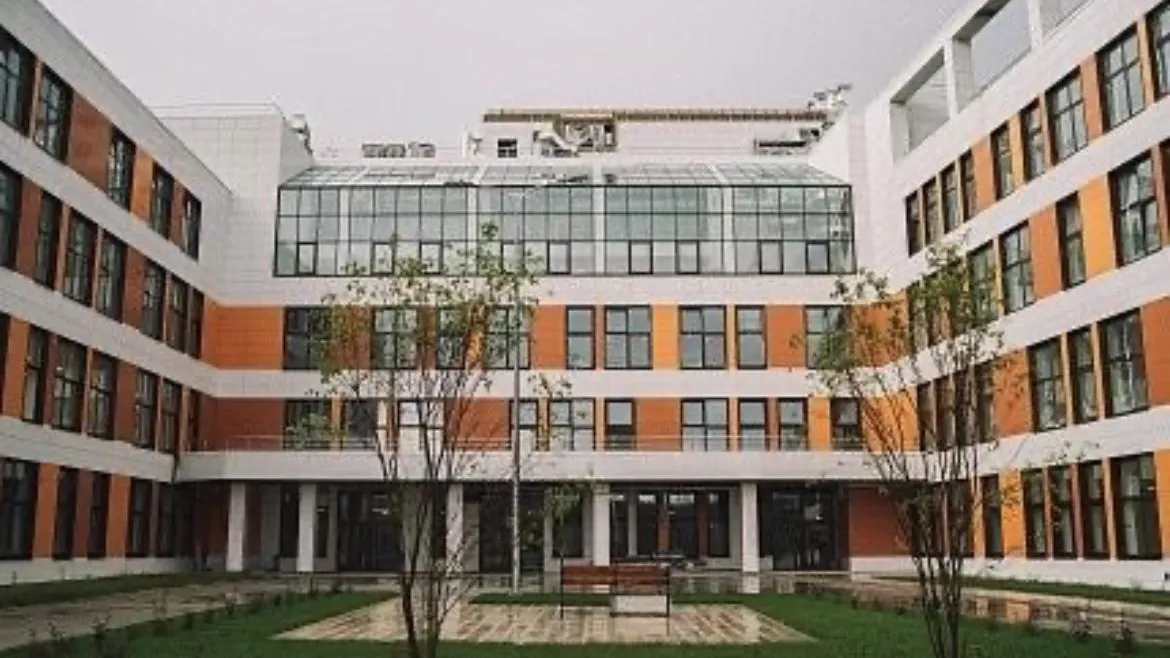 Загрутдинов: строительство новой школы в Ватутинках почти завершено