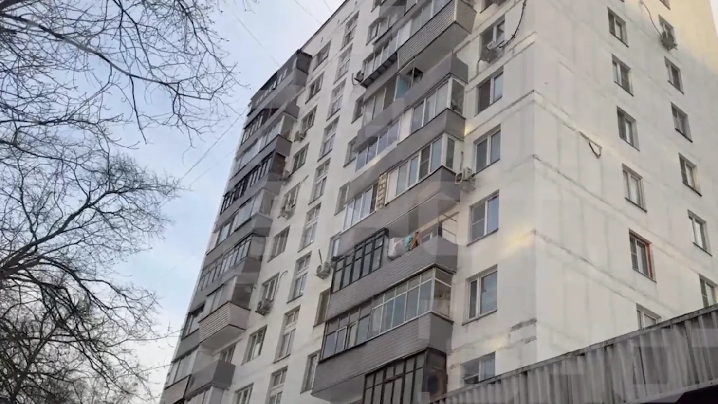 В Москве парень и девушка вместе выпали с 11 этажа