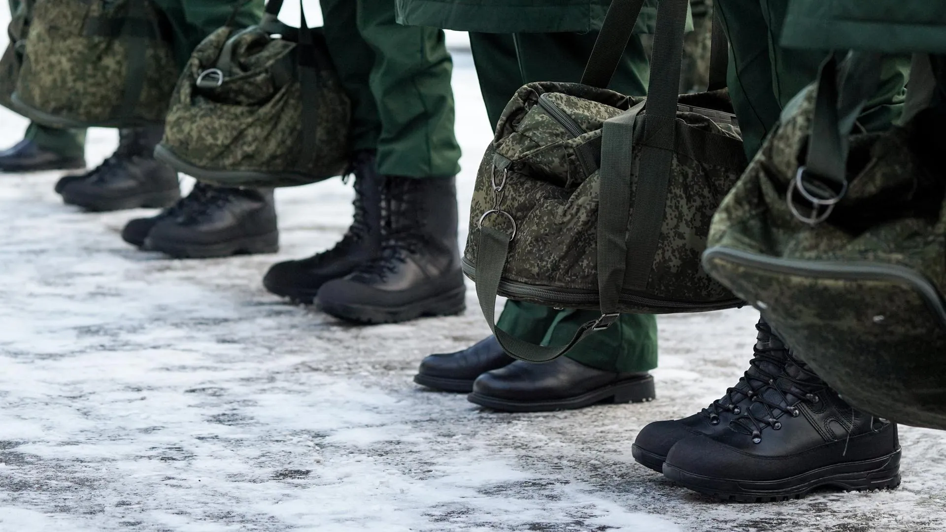 Замминистра обороны РФ напутствовал мобилизованных в Коломне