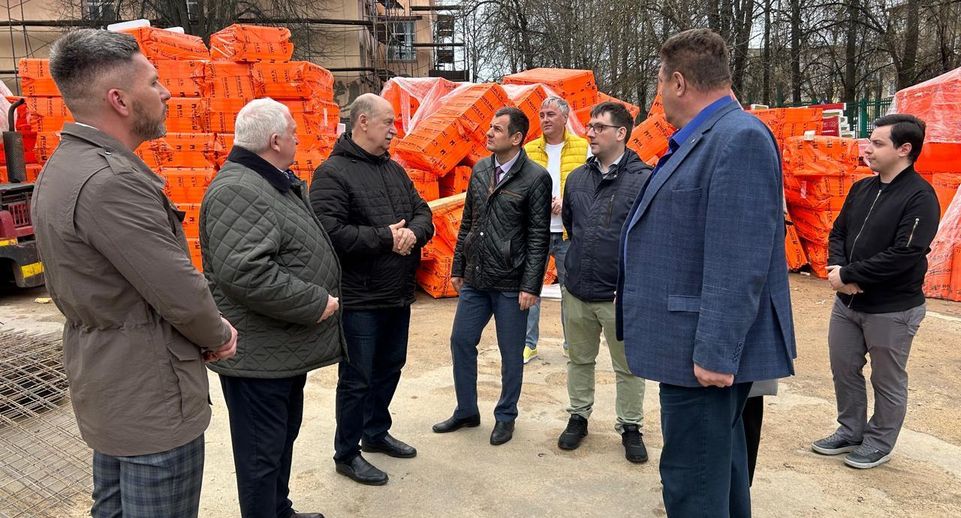 Депутат Баранов проверил ход капремонта здания школы № 9 в Наро-Фоминске