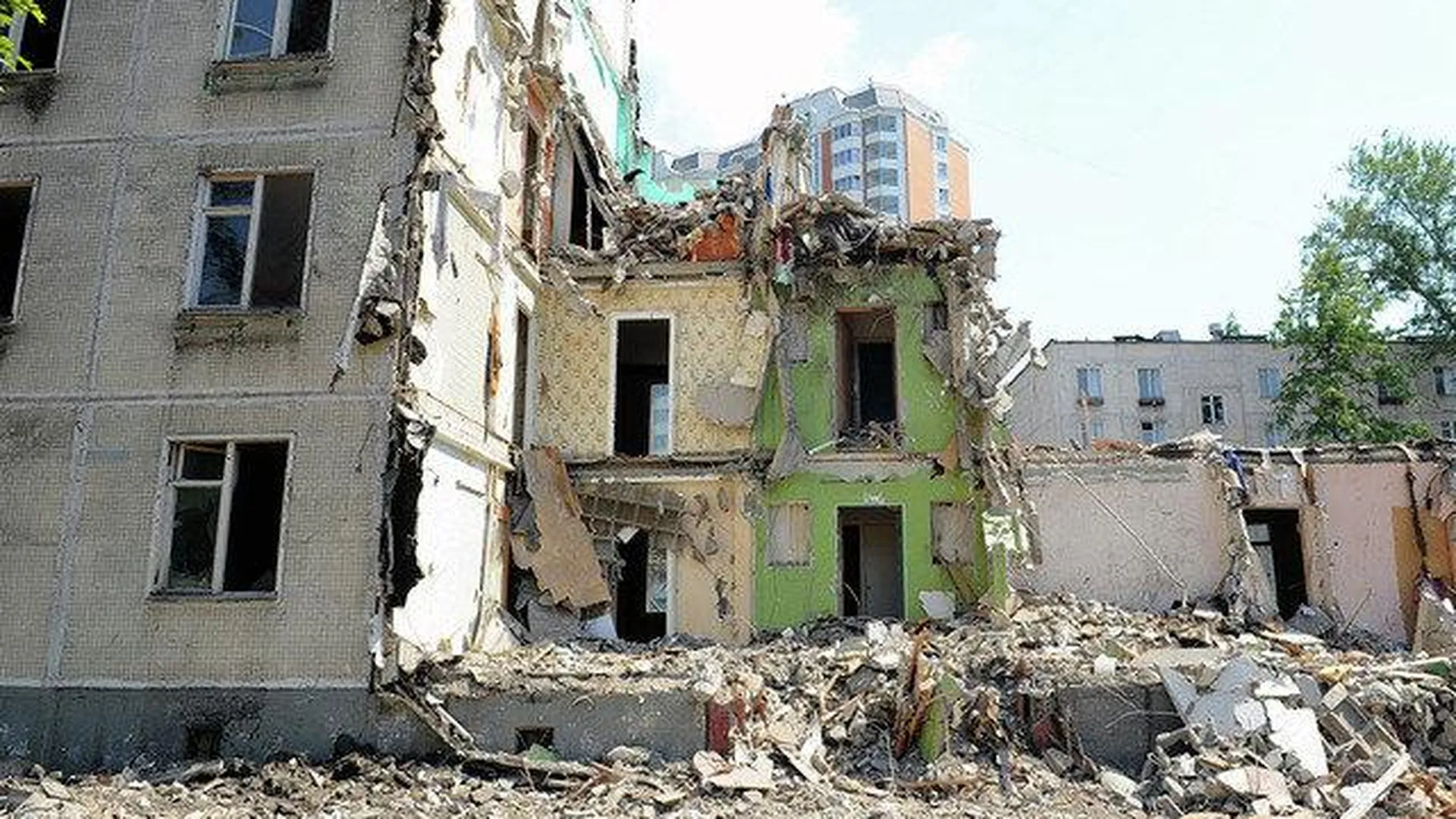Жителям всех сносимых пятиэтажек на севере Москвы оформили документы