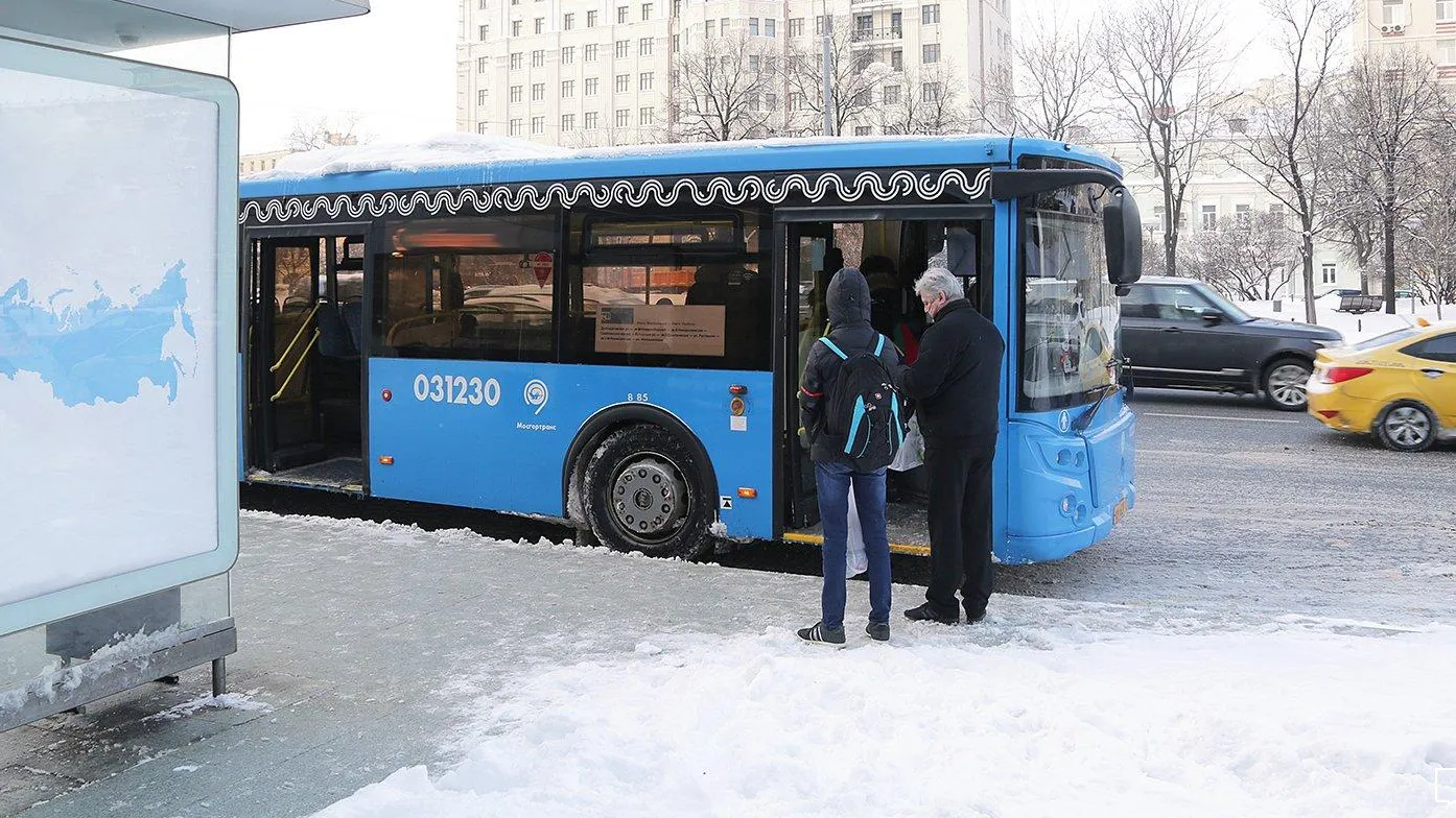 Компенсационные автобусы у закрытых станций метро Москвы перевезли более  1,5 млн человек | РИАМО