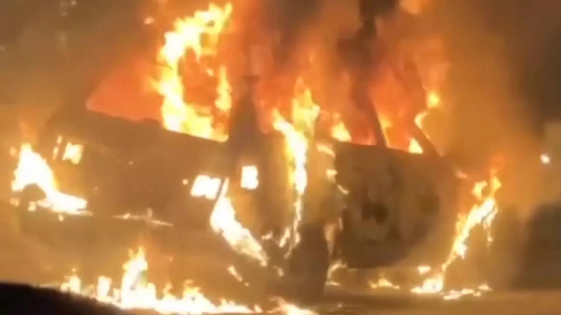 Автомобиль загорелся на ТТК в Москве