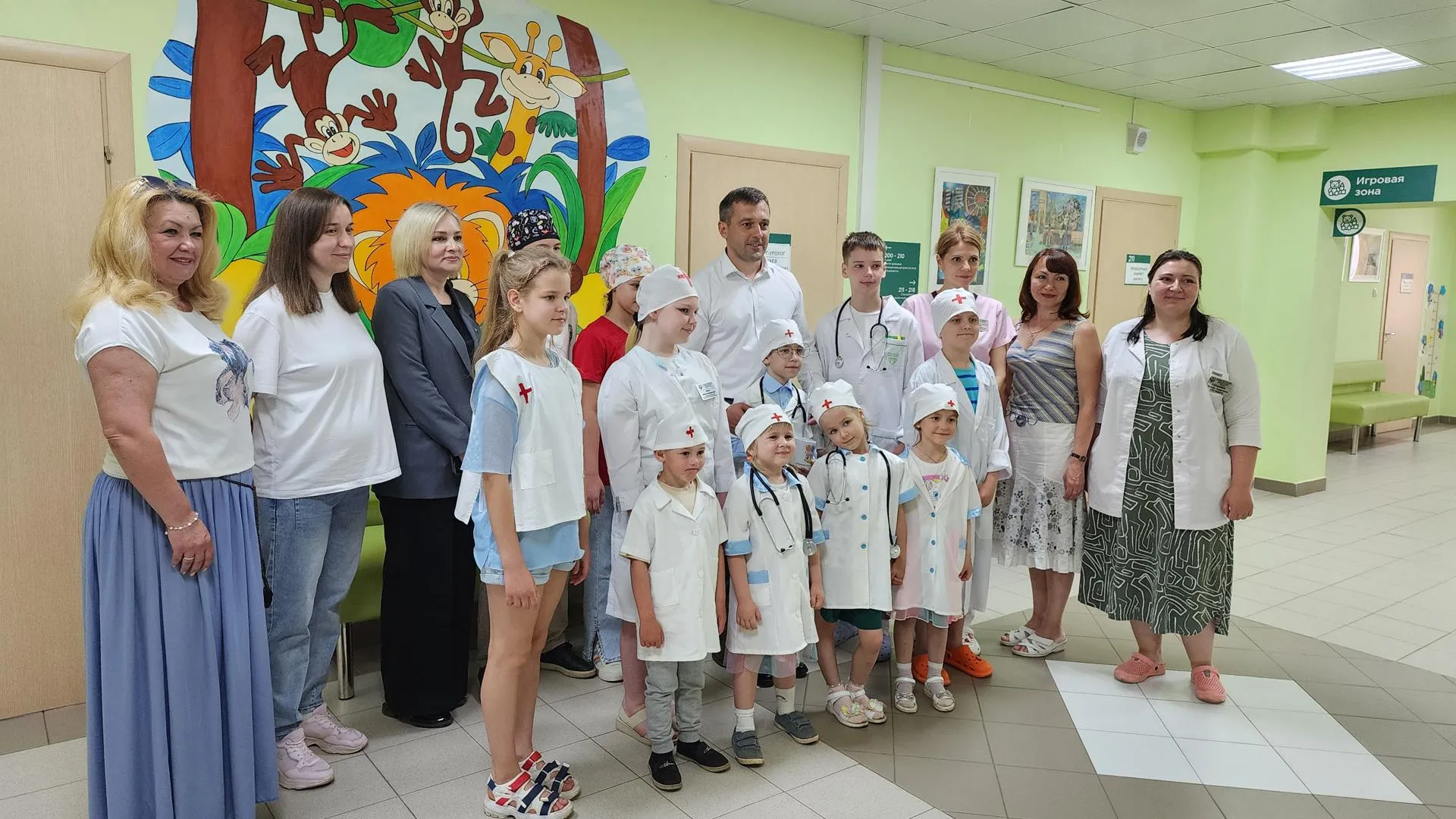 Дети провели медосмотр взрослым в детской поликлинике Дубненской больницы