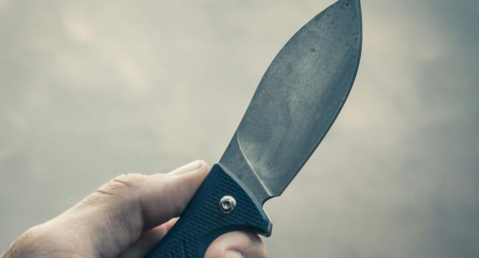 SHOT: пьяный мужчина напал с ножом на экс-жену во дворе дома в Мытищах